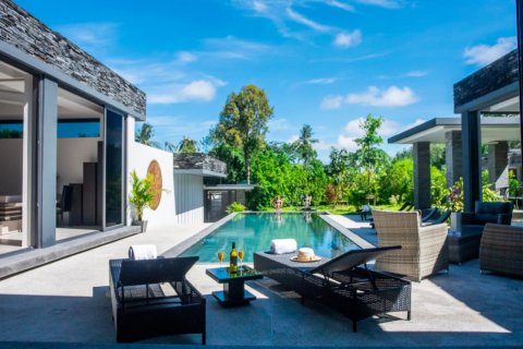 Chalet de 4 dormitorios en Bang Tao, Tailandia № 153699 - foto 3