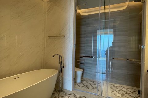 Condominio de 2 dormitorios en Pathum Wan, Bangkok, Tailandia № 163929 - foto 15