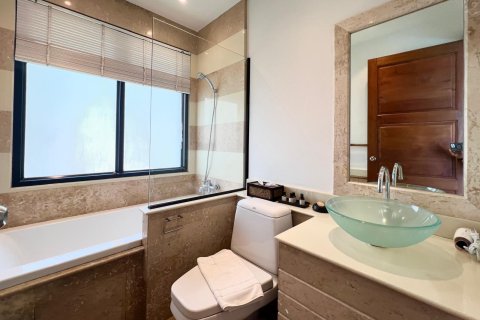 Chalet de 4 dormitorios en Ko Samui, Tailandia № 161527 - foto 19