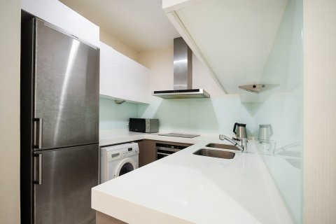 Condominio de 2 dormitorios en Pathum Wan, Bangkok, Tailandia № 163999 - foto 18