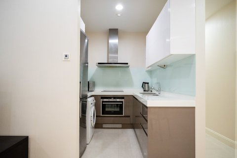 Condominio de 2 dormitorios en Pathum Wan, Bangkok, Tailandia № 163999 - foto 16