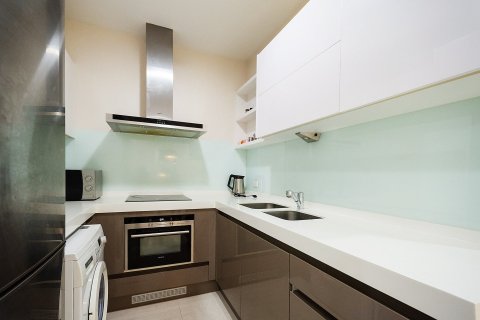 Condominio de 2 dormitorios en Pathum Wan, Bangkok, Tailandia № 163999 - foto 17