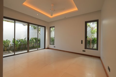 Chalet de 4 dormitorios en Bang Tao, Tailandia № 152469 - foto 6