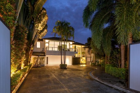 Villa in Patong, Thailand 6 bedrooms № 153756