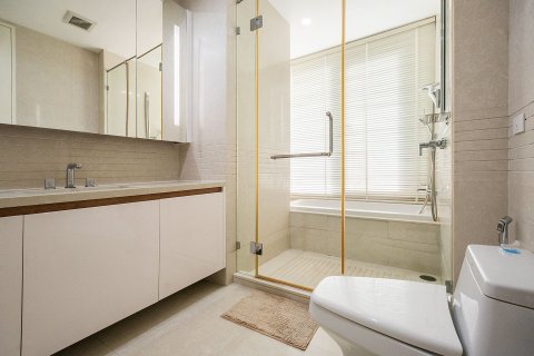 Condominio de 2 dormitorios en Pathum Wan, Bangkok, Tailandia № 163999 - foto 12