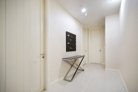 Condominio de 2 dormitorios en Pathum Wan, Bangkok, Tailandia № 163999 - foto 14