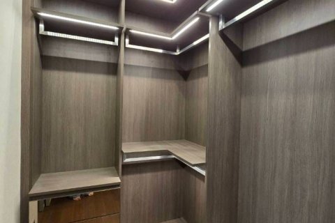 Condominio de 2 dormitorios en Khlong Toei, Bangkok, Tailandia № 164013 - foto 18