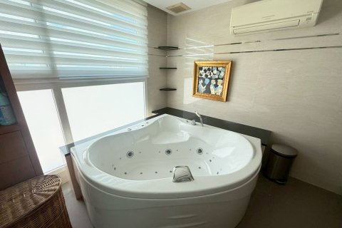 Condominio de 2 dormitorios en Pattaya, Tailandia № 163873 - foto 9