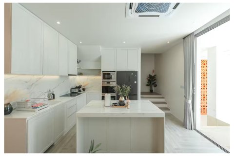 Chalet de 4 dormitorios en Bang Tao, Tailandia № 210017 - foto 17