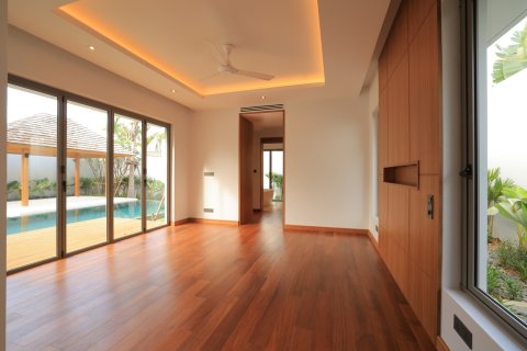 Chalet de 4 dormitorios en Bang Tao, Tailandia № 210015 - foto 11