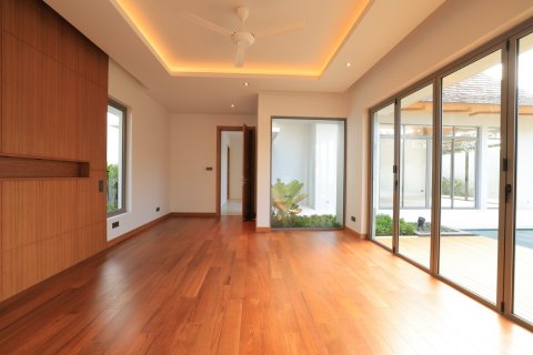 Chalet de 4 dormitorios en Bang Tao, Tailandia № 210015 - foto 10