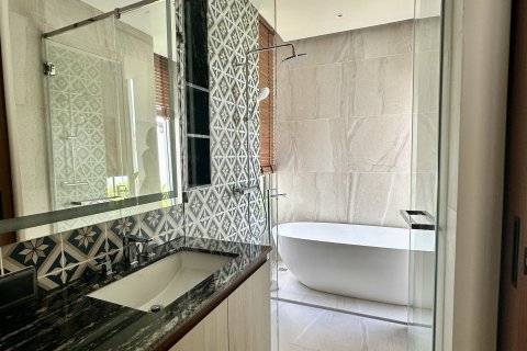 Chalet de 3 dormitorios en Bang Tao, Tailandia № 152419 - foto 9