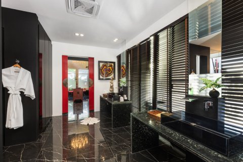Chalet de 7 dormitorios en Kamala, Tailandia № 153696 - foto 19