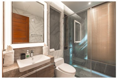 Chalet de 3 dormitorios en Bang Tao, Tailandia № 210010 - foto 4