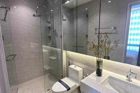 Condominio de 2 dormitorios en Watthana, Bangkok, Tailandia № 163889 - foto 7