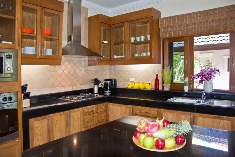 Chalet de 6 dormitorios en Layan Beach, Tailandia № 70935 - foto 12