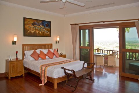 Chalet de 6 dormitorios en Layan Beach, Tailandia № 70935 - foto 15