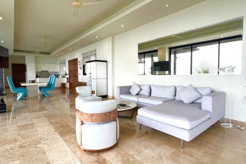 Chalet de 4 dormitorios en Ko Samui, Tailandia № 161527 - foto 8