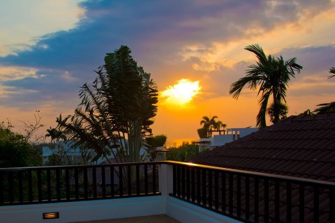 Chalet de 6 dormitorios en Layan Beach, Tailandia № 70935 - foto 23