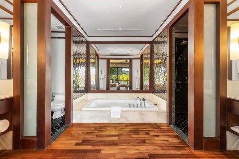Chalet de 3 dormitorios en Kamala, Tailandia № 153755 - foto 10
