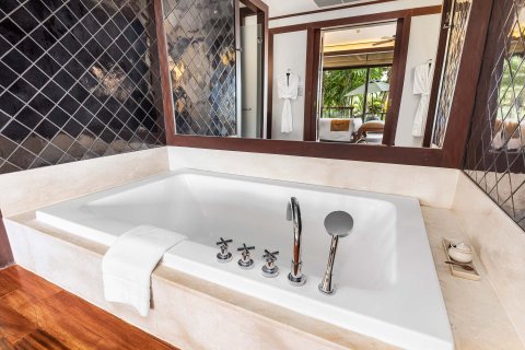 Chalet de 3 dormitorios en Kamala, Tailandia № 153755 - foto 11