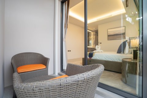 Chalet de 4 dormitorios en Bang Tao, Tailandia № 71768 - foto 10