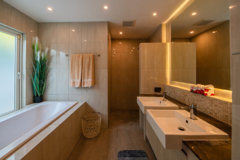 Condo in Pattaya, Thailand, 3 bedrooms № 171309 - photo 2