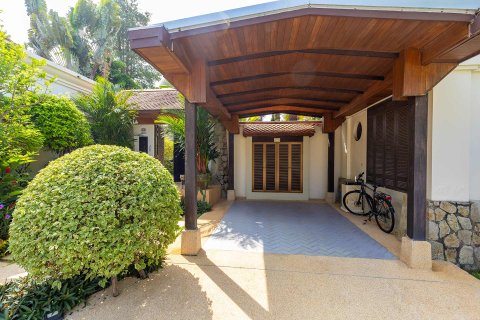 Chalet de 4 dormitorios en Bang Tao, Tailandia № 152573 - foto 8