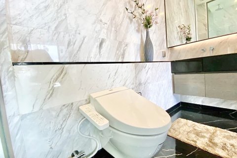 Condominio de 2 dormitorios en Bang Rak, Bangkok, Tailandia № 164850 - foto 10