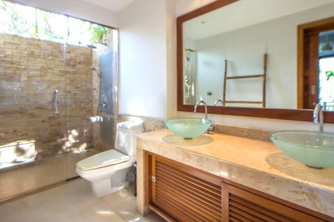 Chalet de 4 dormitorios en Ko Samui, Tailandia № 161527 - foto 15