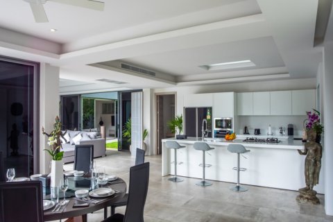 Chalet de 4 dormitorios en Bang Tao, Tailandia № 153699 - foto 9
