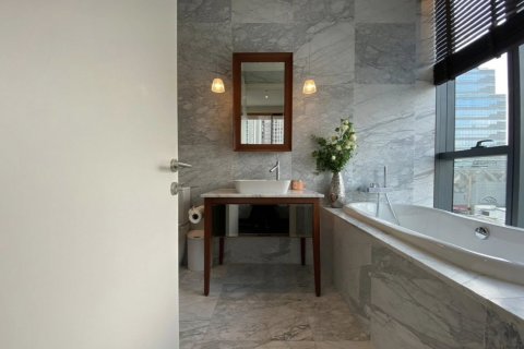 Condominio de 2 dormitorios en Watthana, Bangkok, Tailandia № 163803 - foto 7