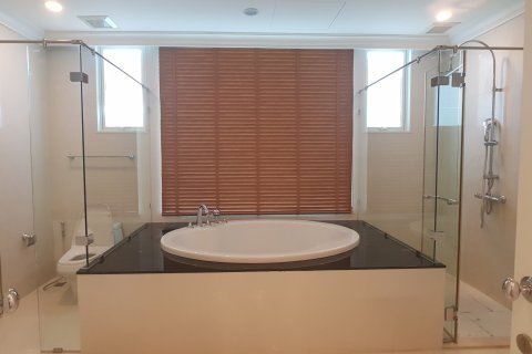 Condominio de 4 dormitorios en Bangkok, Tailandia № 164846 - foto 17