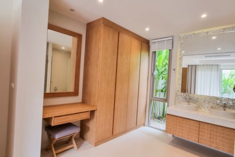 Chalet de 3 dormitorios en Bang Tao, Tailandia № 135184 - foto 16
