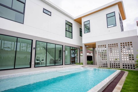 Villa in Chalong, Thailand 3 bedrooms № 214171