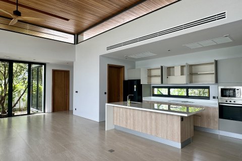 Chalet de 4 dormitorios en Bang Tao, Tailandia № 152425 - foto 18