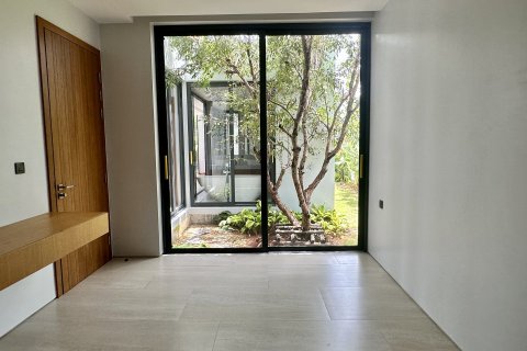 Chalet de 4 dormitorios en Bang Tao, Tailandia № 152425 - foto 16