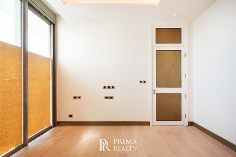 Кондоминиум с 2 комнатами в Кхлонг Сане, Бангкок, Таиланд № 167043 - фото 9