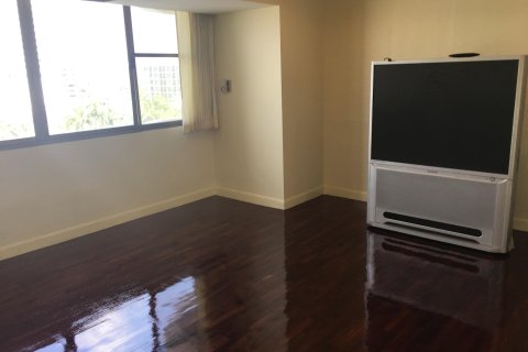 Condominio de 5 dormitorios en Watthana, Bangkok, Tailandia № 163938 - foto 25