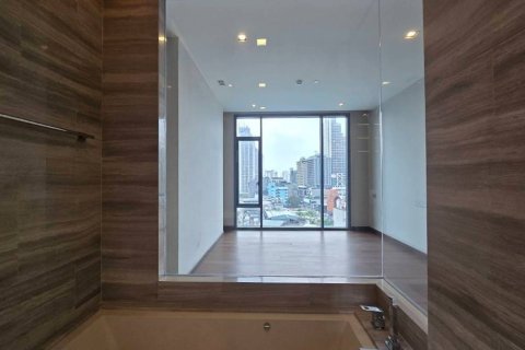 Condominio de 2 dormitorios en Khlong Toei, Bangkok, Tailandia № 164013 - foto 2