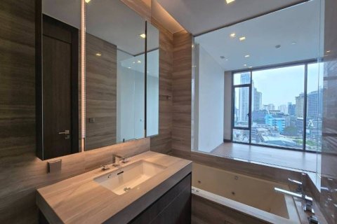 Condominio de 2 dormitorios en Khlong Toei, Bangkok, Tailandia № 164013 - foto 3