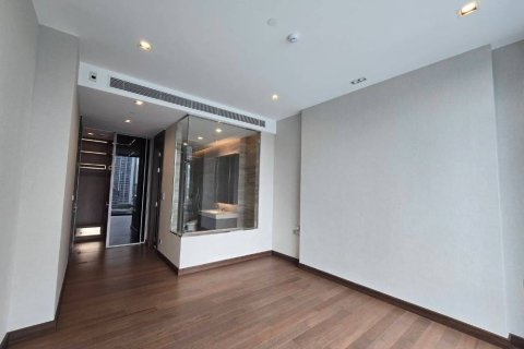 Condominio de 2 dormitorios en Khlong Toei, Bangkok, Tailandia № 164013 - foto 4