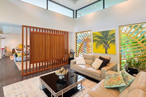 Chalet de 3 dormitorios en Phuket, Tailandia № 210222 - foto 11