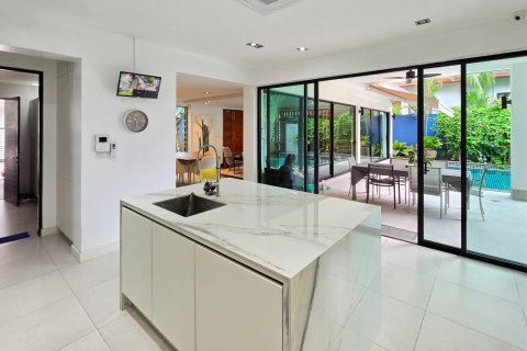 Chalet de 3 dormitorios en Phuket, Tailandia № 210222 - foto 12