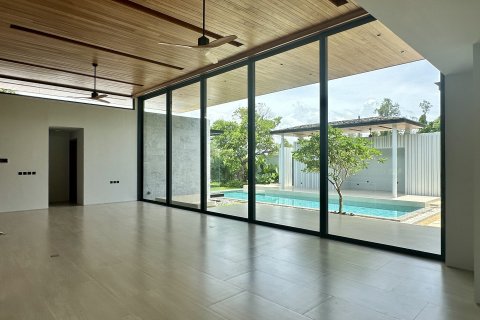 Chalet de 4 dormitorios en Bang Tao, Tailandia № 210011 - foto 17