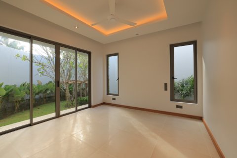 Chalet de 4 dormitorios en Bang Tao, Tailandia № 210015 - foto 4