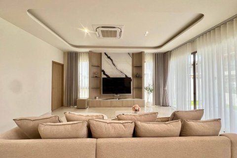 Casa de 4 dormitorios en Pattaya, Tailandia № 146367 - foto 14