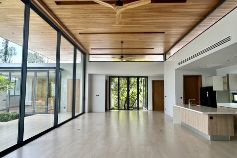 Chalet de 4 dormitorios en Bang Tao, Tailandia № 152425 - foto 19