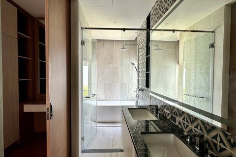 Chalet de 3 dormitorios en Bang Tao, Tailandia № 152423 - foto 17