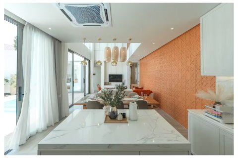 Chalet de 4 dormitorios en Bang Tao, Tailandia № 210017 - foto 18